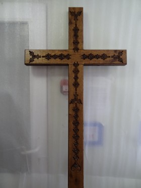 Армянский дубовый крест с арнаментом